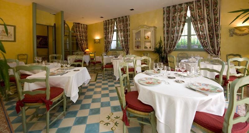 Hotel And Restaurant L Arena Fréjus Extérieur photo