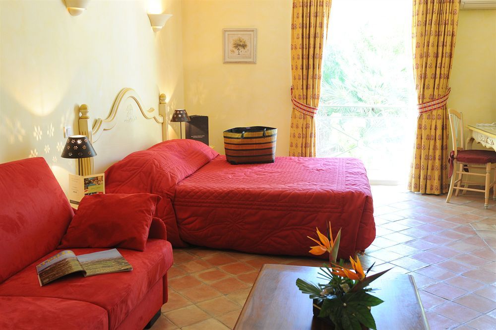 Hotel And Restaurant L Arena Fréjus Extérieur photo