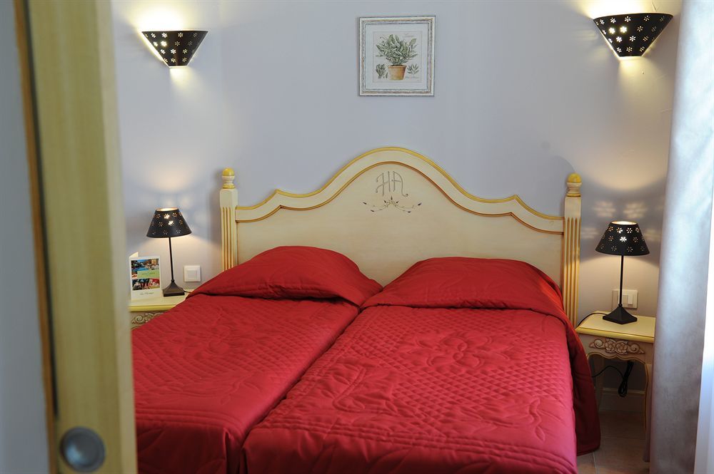 Hotel And Restaurant L Arena Fréjus Extérieur photo