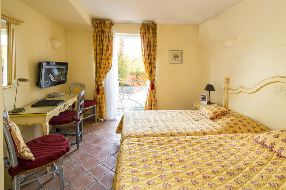 Hotel And Restaurant L Arena Fréjus Extérieur photo