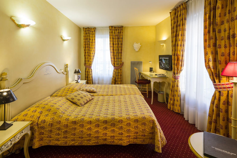 Hotel And Restaurant L Arena Fréjus Extérieur photo