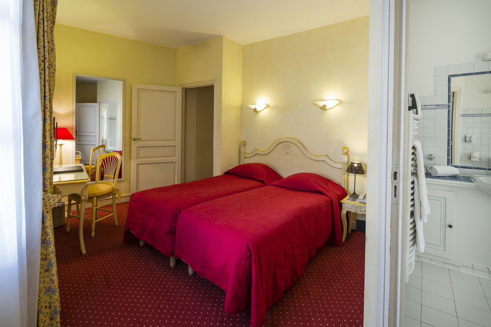 Hotel And Restaurant L Arena Fréjus Extérieur photo