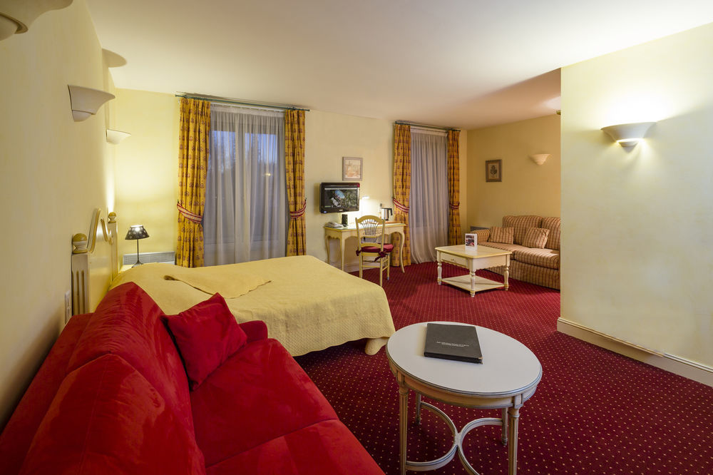 Hotel And Restaurant L Arena Fréjus Extérieur photo