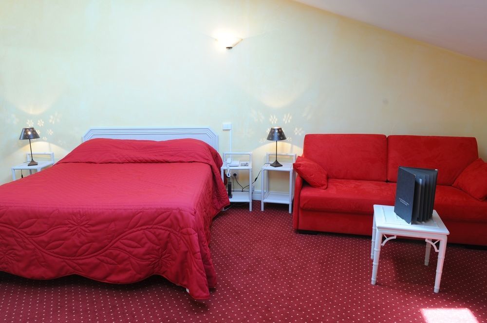 Hotel And Restaurant L Arena Fréjus Extérieur photo