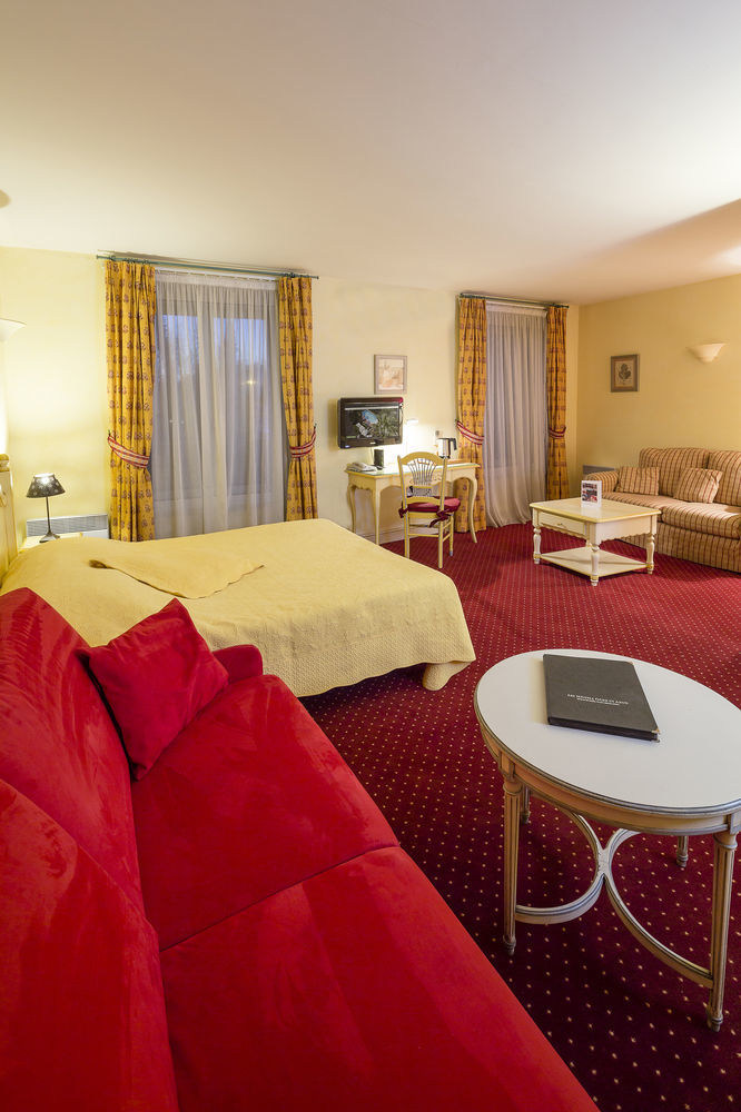 Hotel And Restaurant L Arena Fréjus Extérieur photo